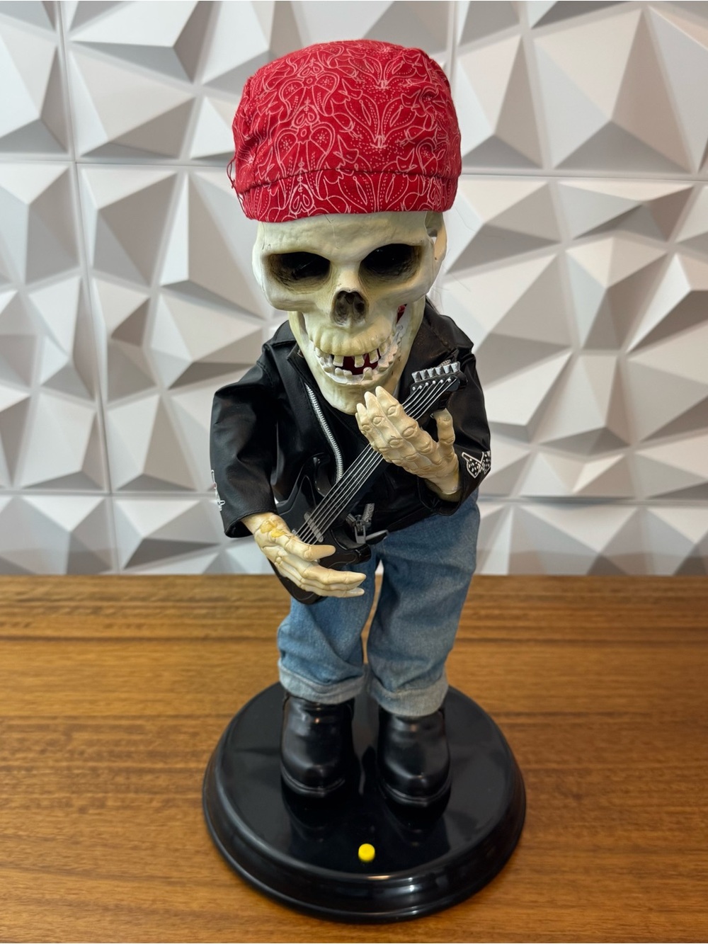 Gemmy Rocking Skeleton animatronic decoration 2005–2007 Animated Rocking Skelet
